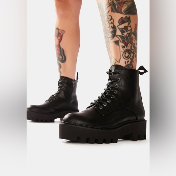 LAMODA Shoes - LAMODA Black Leather Platform Boots